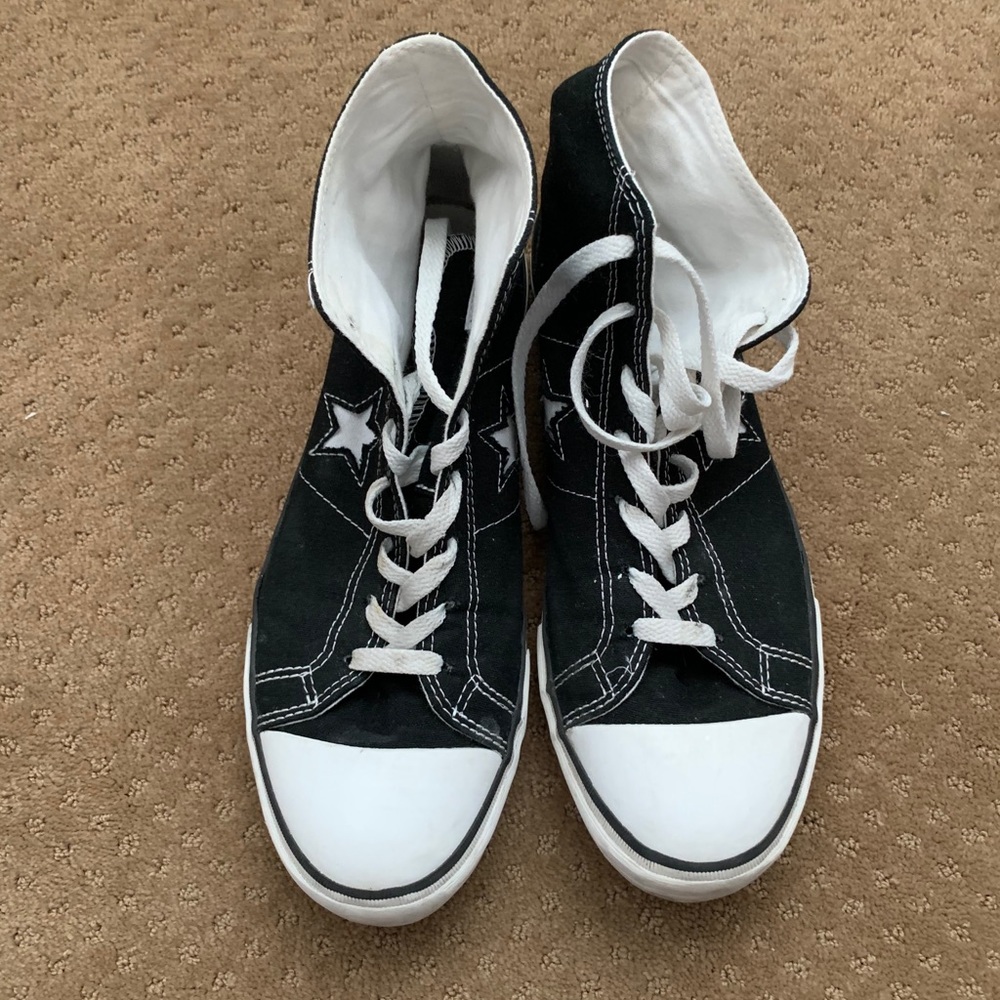 LIKE NEW HIGH-TOP CANVAS CONVERSE
